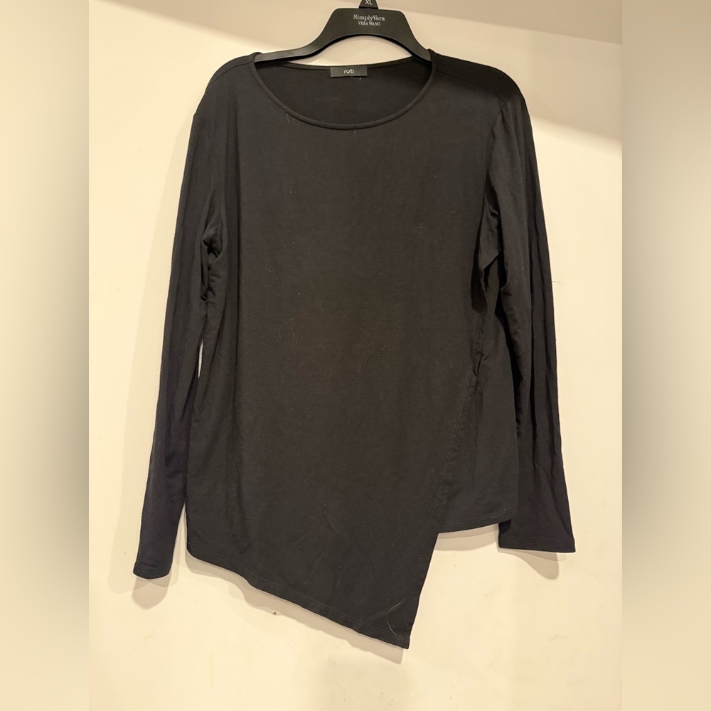 Ruti Euro Black Asymmetrical Long Sleeve Tee size:6